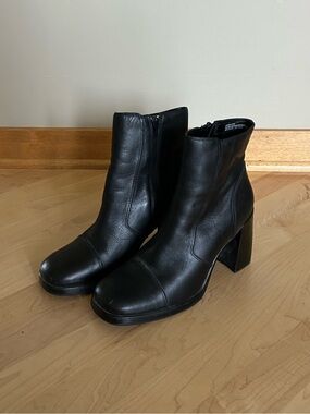 Vintage Croft & Barrow Black Leather Zip-Up Block Heel Ankle Boots